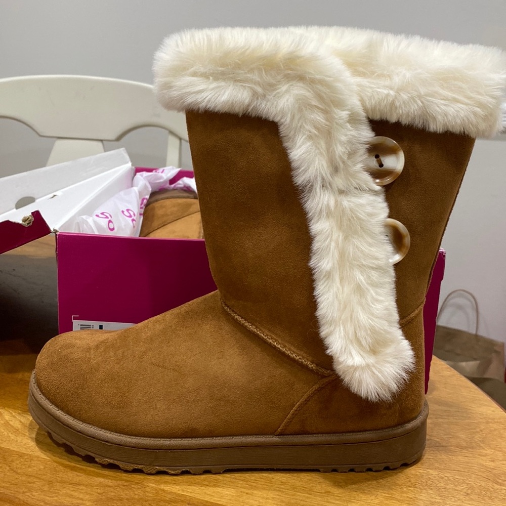 NWT.  SO, women’s size 10 boots.